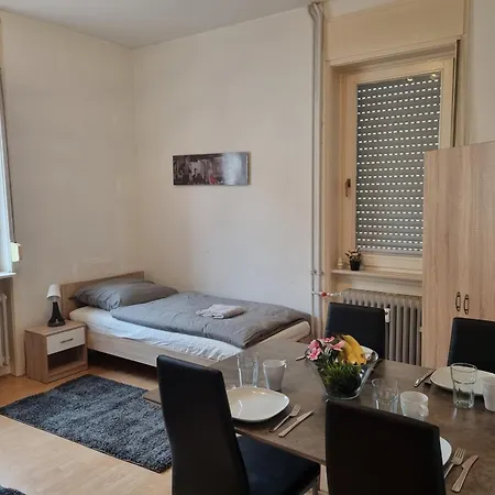 Апартаменты Gemuetliches 3 Mit Kueche Und Garten