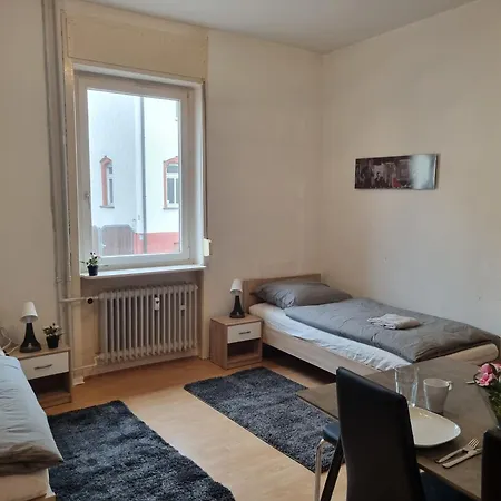 Gemuetliches 3 Mit Kueche Und Garten * Оффенбах