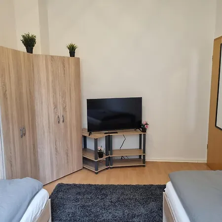 Gemuetliches 3 Mit Kueche Und Garten * Оффенбах